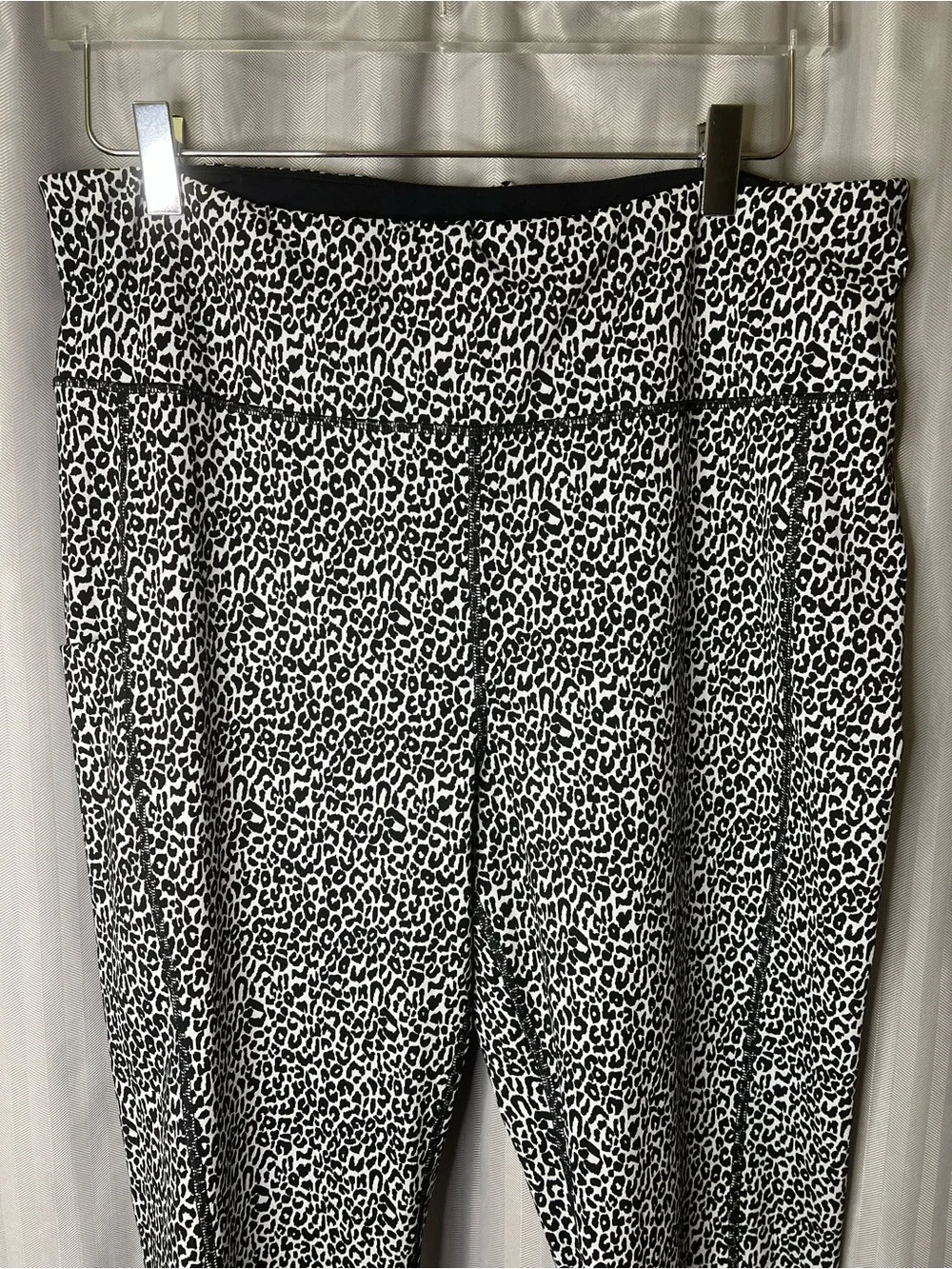 Lilly Pulitzer Luxeletic Leopard Print Pull-On crop Leggings XXL